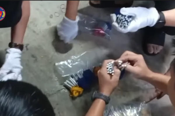 Phát hiện, bắt giữ 01 xe ô tô vận chuyển hàng cấm là kíp nổ điện ở khu vực cửa khẩu quốc tế Lao Bảo
