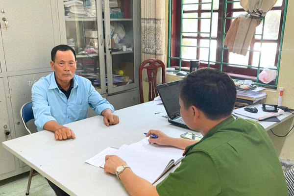 Sau 4 thập kỷ trốn truy nã, người đàn ông 67 tuổi ra đầu thú Sau 4 thập kỷ trốn truy nã, người đàn ông 67 tuổi ra đầu thú