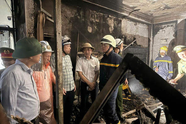 Công an Hà Nội thông tin ban đầu về vụ cháy nhà lúc rạng sáng làm 5 người chết Công an Hà Nội thông tin ban đầu về vụ cháy nhà lúc rạng sáng làm 5 người chết