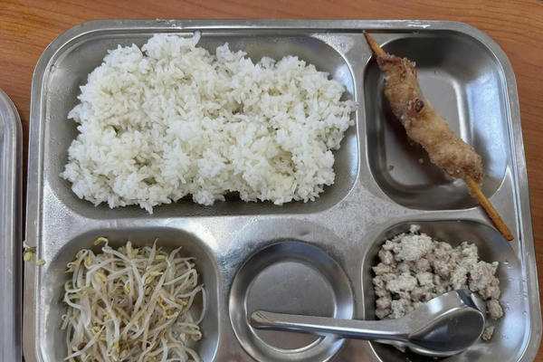 Hà Nội lập 4 đoàn kiểm tra đột xuất bữa ăn bán trú tại trường học