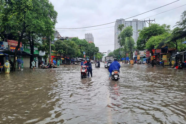 Sở GD&ĐT TP Hà Nội yêu cầu các trường chủ động đảm bảo an toàn cho học sinh sau mưa lớn Sở GD&ĐT TP Hà Nội yêu cầu các trường chủ động đảm bảo an toàn cho học sinh sau mưa lớn