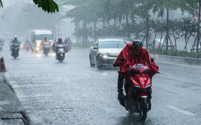 Nhiều địa phương trên cả nước có mưa lớn kéo dài, tiềm ẩn nguy cơ sạt lở, lũ quét 