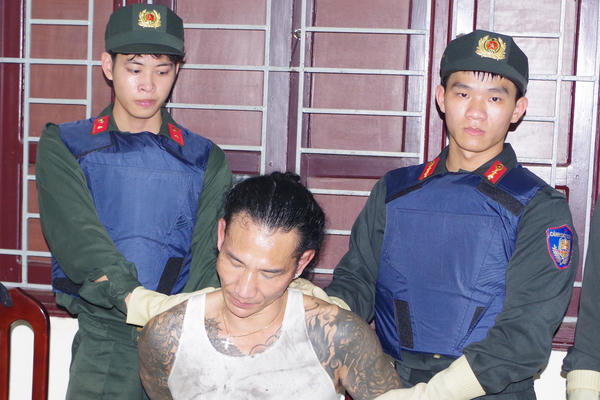 Bắt giữ đối tượng giang hồ cộm cán Nguyễn Minh Đức, biệt danh “Đức Cộng” Bắt giữ đối tượng giang hồ cộm cán Nguyễn Minh Đức, biệt danh “Đức Cộng”