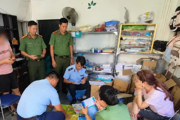 Phát hiện hàng loạt sách giáo khoa có dấu hiệu in trái phép tại cơ sở photocopy ở Ninh Bình 