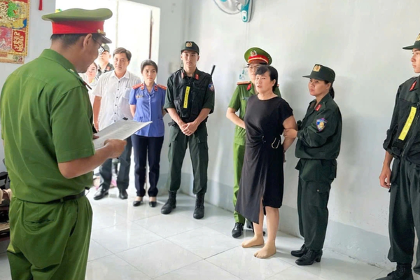 Đăng loạt bài trên Facebook sau khi thua kiện, người phụ nữ ở Cần Thơ bị bắt