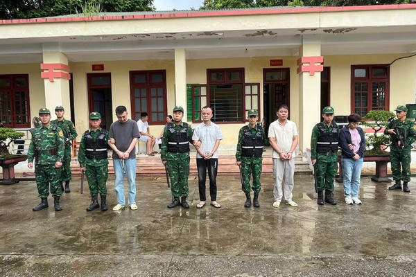 Phá đường dây “tẩy trắng” hồ sơ để nhập cảnh trái phép vào Việt Nam