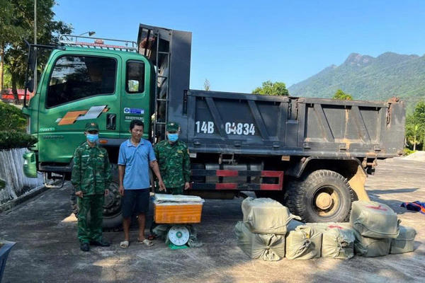 Quảng Ninh: Phát hiện ô tô vận chuyển 400kg nầm lợn không rõ nguồn gốc Quảng Ninh: Phát hiện ô tô vận chuyển 400kg nầm lợn không rõ nguồn gốc