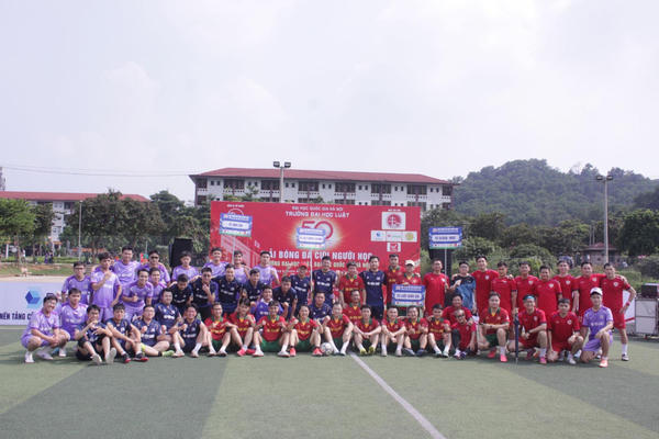 Gặp nhau trên sân cỏ, kết nối tình thầy trò trong hành trình 50 năm Trường Đại học Luật – ĐHQGHN