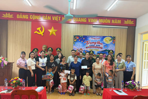 Trung thu nơi đầu sóng – Hành trình mang yêu thương đến với trẻ em biển đảo