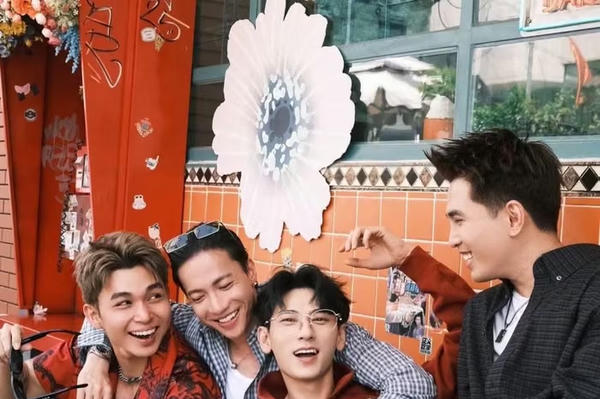 365daband tái hợp sau 10 năm, 4 thành viên cùng trở lại trong một concert - Showbiz hôm nay #165

