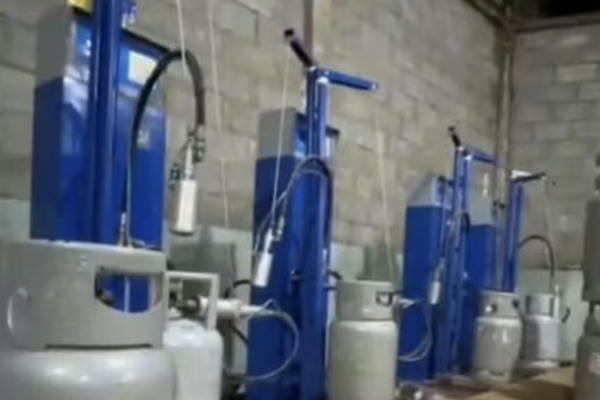 Khởi tố 10 đối tượng trong vụ án sang chiết gas giả rồi tuồn ra thị trường