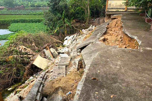 Hà Nội công bố tình huống khẩn cấp do sạt lở, đe dọa 8 hộ dân ở Vật Lại
