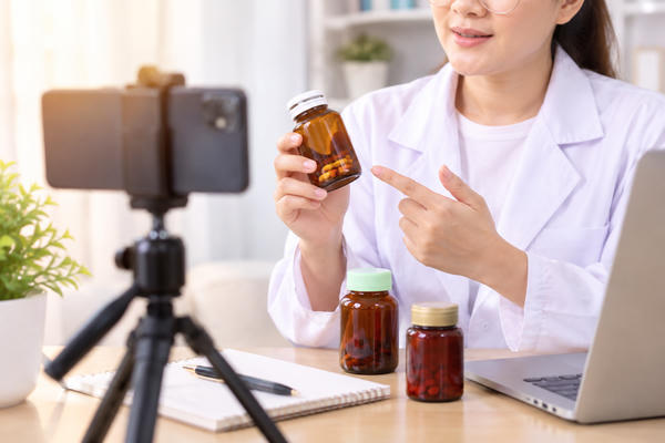 Bộ Y tế đề xuất cấm livestream bán thuốc, nguyên liệu làm thuốc