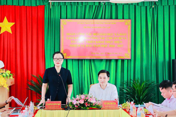Thứ trưởng Bộ GD&ĐT kiểm tra công tác đầu năm học tại phường Trảng Bom