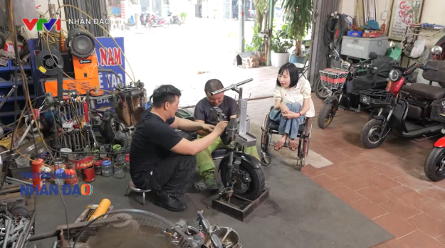 Từ chiếc xe ba bánh của mình, nữ giám đốc mở cơ hội cho người khuyết tật Từ chiếc xe ba bánh của mình, nữ giám đốc mở cơ hội cho người khuyết tật