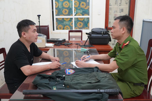 Tạm giữ đối tượng giả danh Cảnh sát cơ động cưỡng đoạt tài sản ở Thái Nguyên
