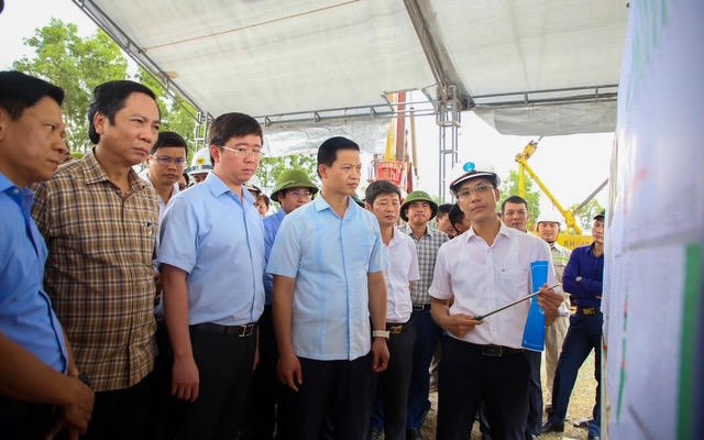 Bí thư Tỉnh ủy Quảng Trị yêu cầu tăng tốc dự án cảng Mỹ Thủy và Quốc lộ 15D