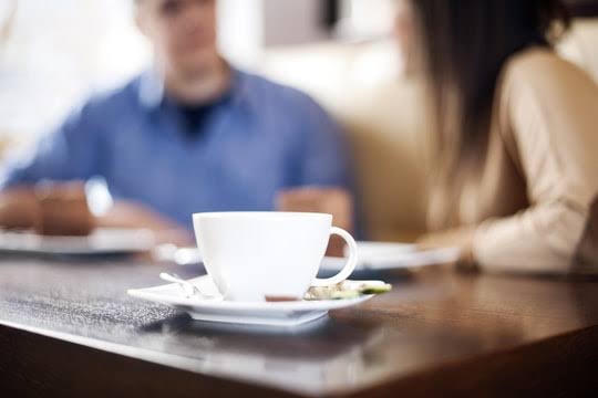 Góc nhìn từ quản lý doanh nghiệp: Ứng viên mang cà phê đá đi phỏng vấn là tự tin hay thiếu chuyên nghiệp?