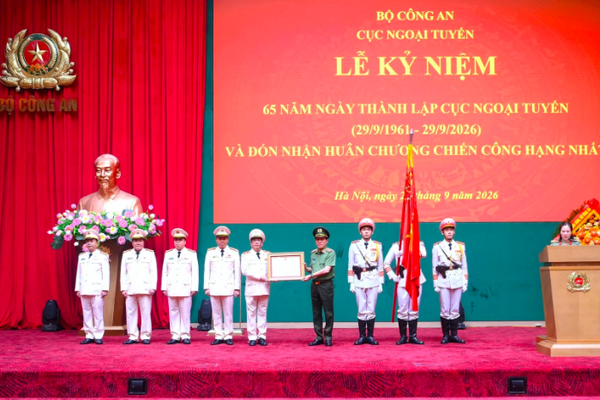 Cục Ngoại tuyến, Bộ Công an đón nhận Huân chương cao quý
