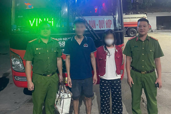 Kịp thời đưa thiếu niên trở về với gia đình sau khi bị dụ dỗ qua mạng xã hội Kịp thời đưa thiếu niên trở về với gia đình sau khi bị dụ dỗ qua mạng xã hội