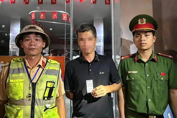 Phát hiện tài xế xe đầu kéo dương tính với ma túy trên QL8A