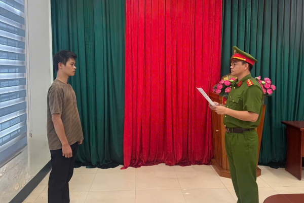 Nhân viên Điện máy Xanh bị khởi tố vì chiếm đoạt hơn 168 triệu đồng Nhân viên Điện máy Xanh bị khởi tố vì chiếm đoạt hơn 168 triệu đồng