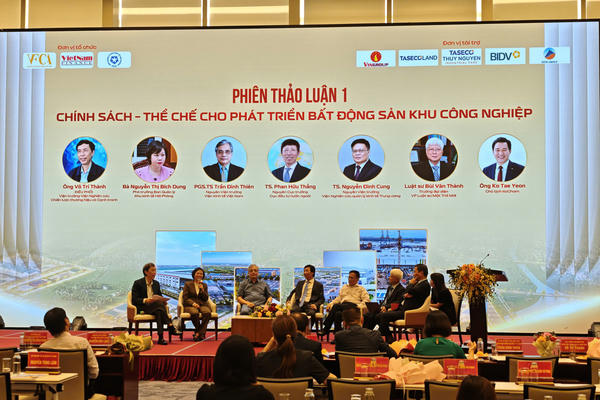 Bàn giải pháp khơi thông nguồn vốn phát triển khu công nghiệp