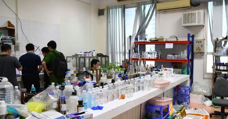 Khởi tố 28 bị can tại 10 phòng thí nghiệm thuộc 4 bộ, ngành về hành vi sửa kết quả quan trắc
Khởi tố 28 bị can tại 10 phòng thí nghiệm thuộc 4 bộ, ngành về hành vi sửa kết quả quan trắc