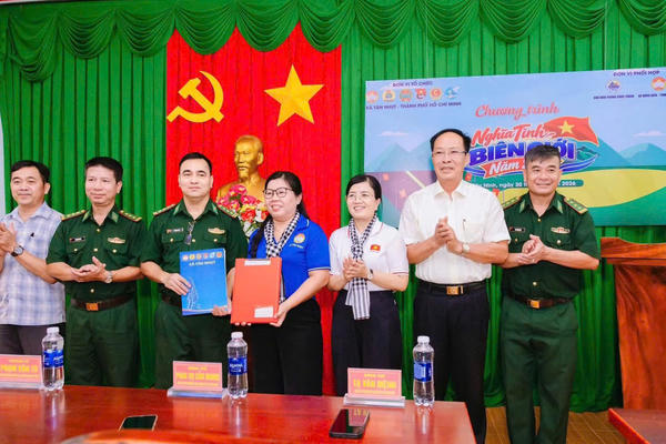 Gắn kết hậu phương với tuyến đầu qua chương trình “Nghĩa tình biên giới” 