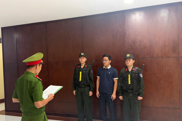 Khởi tố Giám đốc Công ty TNHH Thương mại dịch vụ Dwatch về tội “Xâm phạm sở hữu công nghiệp”
