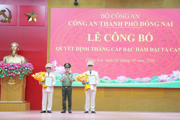 Công an thành phố Đồng Nai công bố quyết định thăng cấp bậc hàm Đại tá và trao Huân chương Bảo vệ Tổ quốc