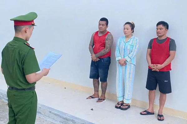 Điểm tin Pháp Luật ngày 03/10: Triệt phá đường dây mua bán trẻ em trá hình tiếp viên karaoke tại Đà Nẵng
