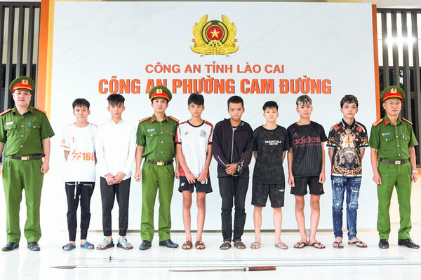 Khởi tố 4 thanh niên cầm kiếm, đinh ba phóng xe trên phố, quay clip đăng lên mạng xã hội
