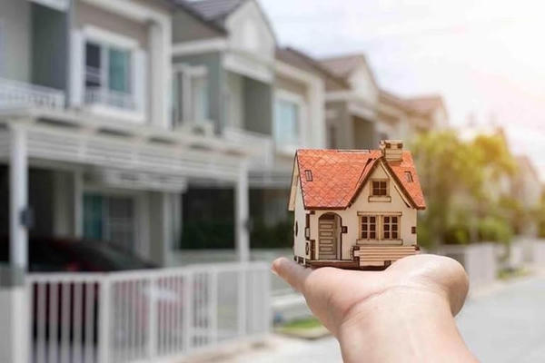 Cho con nhà đất, bố mẹ cần làm gì để không rơi vào cảnh “có nhà mà không được ở”?