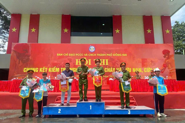 Công an phường Tân Triều hai lần giành giải Nhất tại Hội thi nghiệp vụ PCCC và CNCH Công an phường Tân Triều hai lần giành giải Nhất tại Hội thi nghiệp vụ PCCC và CNCH