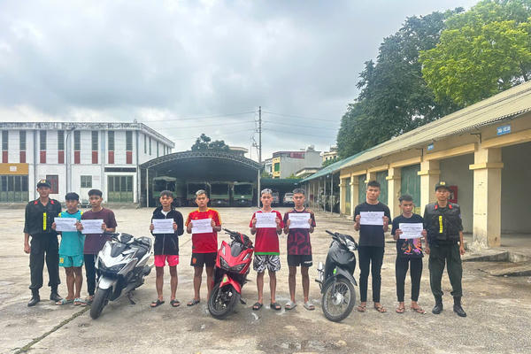 Liên tiếp ngăn chặn, bắt giữ nhóm thanh, thiếu niên mang kiếm, bình xịt hơi cay đi gây rối giữa đêm
