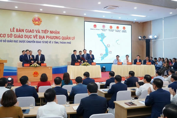 Chuyển giao nguyên trạng 9 cơ sở giáo dục từ Bộ về địa phương quản lý Chuyển giao nguyên trạng 9 cơ sở giáo dục từ Bộ về địa phương quản lý