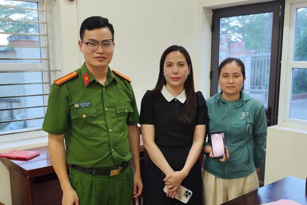 Công an phường Liêm Tuyền kịp thời giúp người dân nhận lại hơn 1 tỷ đồng chuyển khoản nhầm