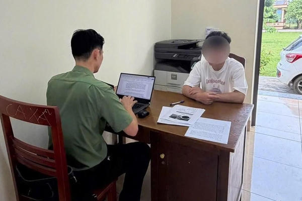 Xử phạt nam thanh niên livestream xúc phạm cán bộ trên không gian mạng Xử phạt nam thanh niên livestream xúc phạm cán bộ trên không gian mạng