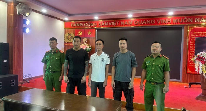 Bắt giam nhóm đối tượng sản xuất, đăng tải video bạo lực thu hút hàng triệu lượt xem Bắt giam nhóm đối tượng sản xuất, đăng tải video bạo lực thu hút hàng triệu lượt xem