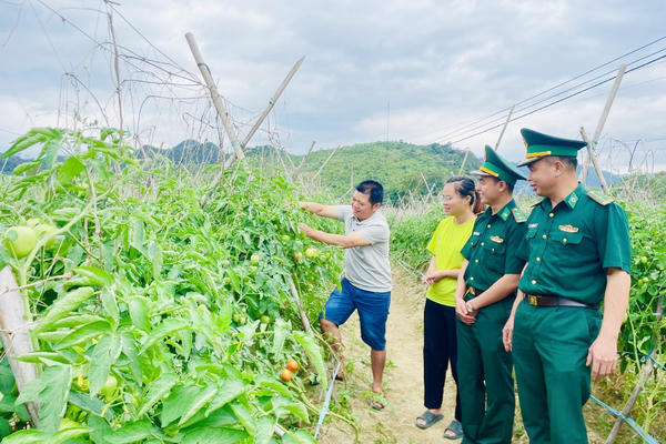 Đồn Biên phòng Tùng Vài đồng hành cùng phụ nữ biên cương