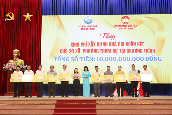 Tây Ninh huy động hơn 59 tỷ đồng xây dựng Nhà Đại đoàn kết
Tây Ninh huy động hơn 59 tỷ đồng xây dựng Nhà Đại đoàn kết