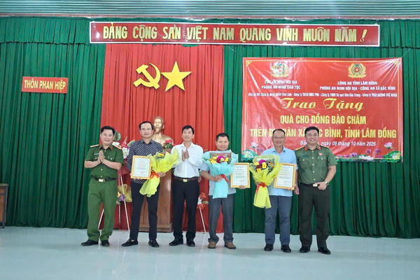 Đưa pháp luật đến với đồng bào Chăm bằng những việc làm thiết thực Đưa pháp luật đến với đồng bào Chăm bằng những việc làm thiết thực