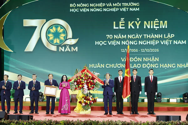 Chủ tịch Quốc hội Trần Thanh Mẫn dự Lễ kỷ niệm 70 năm thành lập Học viện Nông nghiệp Việt Nam Chủ tịch Quốc hội Trần Thanh Mẫn dự Lễ kỷ niệm 70 năm thành lập Học viện Nông nghiệp Việt Nam