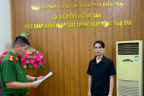 Khởi tố nhân viên đại lý ô tô vì chiếm đoạt hơn 1,1 tỷ đồng của khách hàng
Khởi tố nhân viên đại lý ô tô vì chiếm đoạt hơn 1,1 tỷ đồng của khách hàng