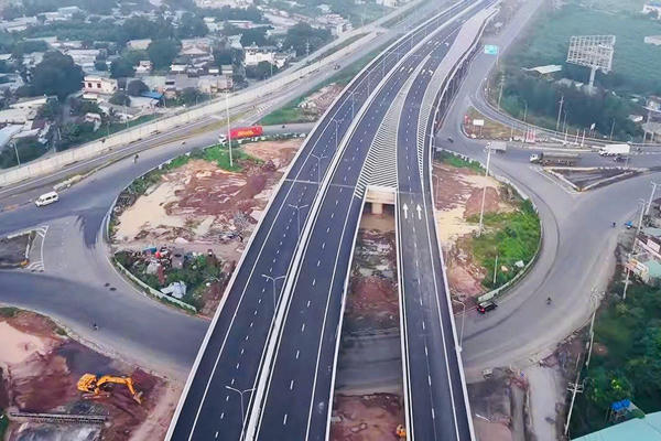 Cao tốc Bến Lức - Long Thành hút gần 260.000 lượt xe sau 10 ngày thông tuyến