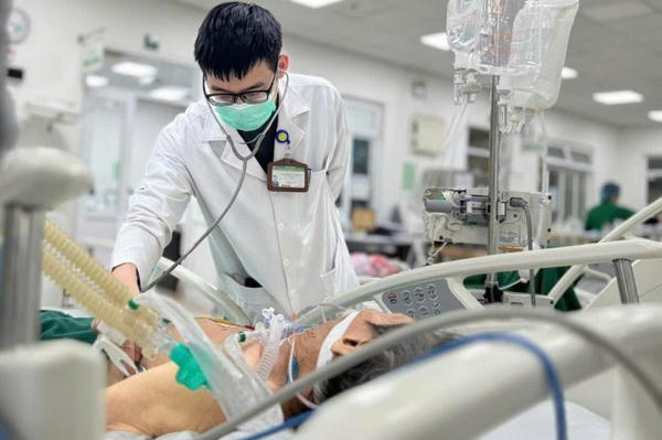 Cúm A gia tăng tại Hà Nội, bác sĩ cảnh báo biến chứng co giật ở trẻ và suy hô hấp ở người già Cúm A gia tăng tại Hà Nội, bác sĩ cảnh báo biến chứng co giật ở trẻ và suy hô hấp ở người già