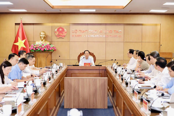 Ban Bí thư sẽ giám sát giáo dục phổ thông một cách toàn diện