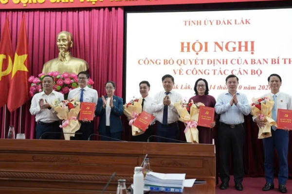 Ban Bí thư chỉ định 4 nhân sự tham gia Ban Chấp hành Đảng bộ tỉnh Đắk Lắk Ban Bí thư chỉ định 4 nhân sự tham gia Ban Chấp hành Đảng bộ tỉnh Đắk Lắk