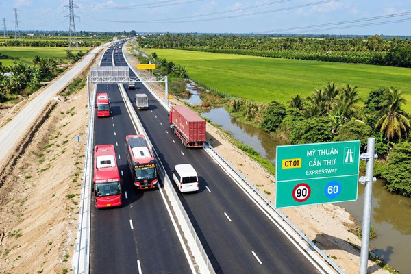 Cao tốc Mỹ Thuận - Cần Thơ tạm dừng xe ban đêm trong 4 ngày để thi công cầu vượt Cao tốc Mỹ Thuận - Cần Thơ tạm dừng xe ban đêm trong 4 ngày để thi công cầu vượt